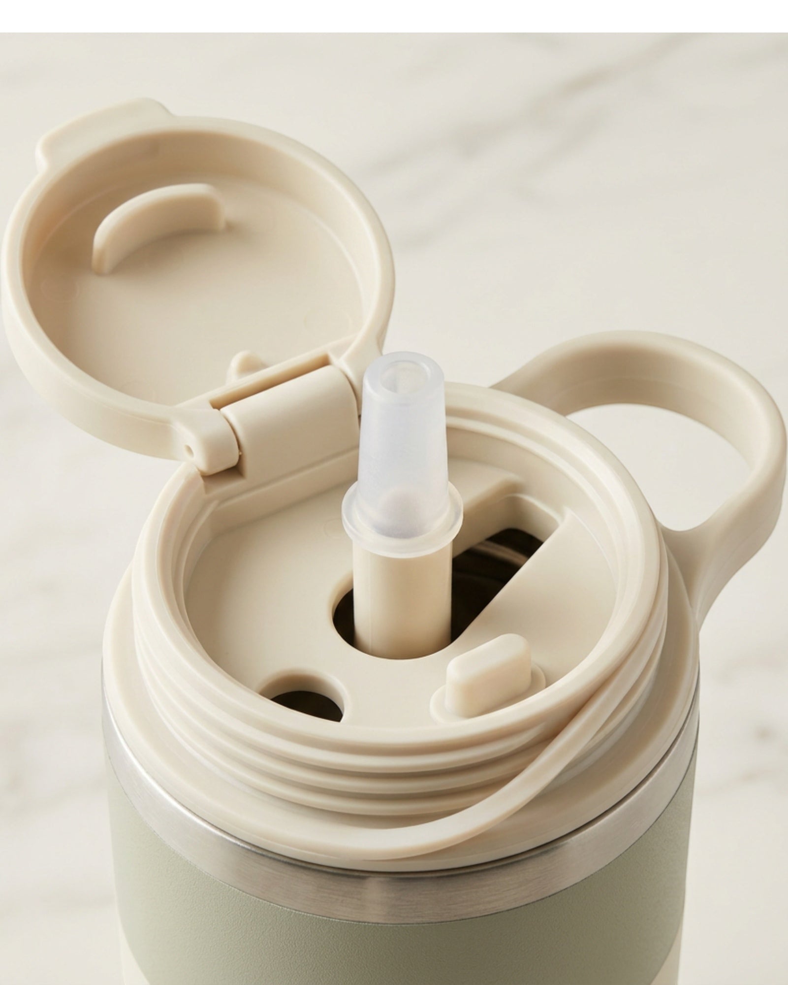 Xmkpb Protected-Straw Flip-Lid Double-Wall Travel Tumbler 20 oz Sage Cream - Detail view